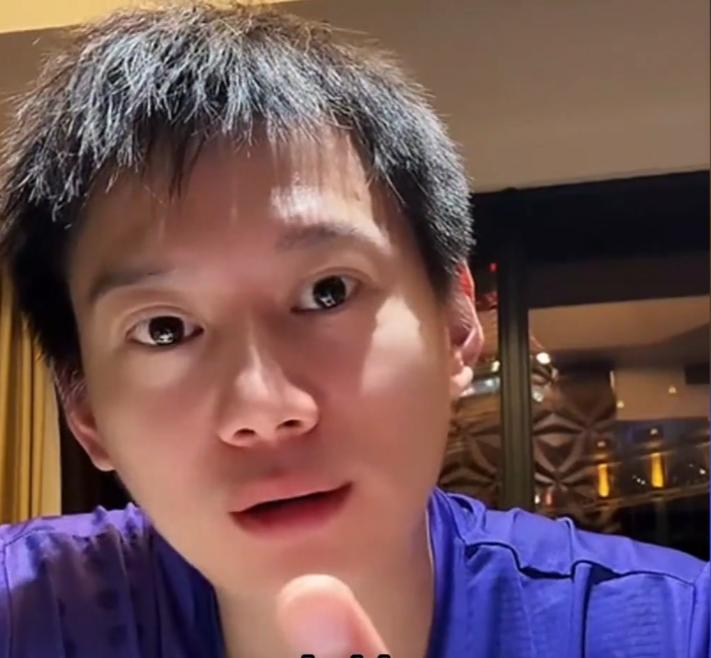 孙颖莎为何2:4输给王曼昱？周雨不愧师哥，一眼看出来了！他说：每次莎莎和鳗