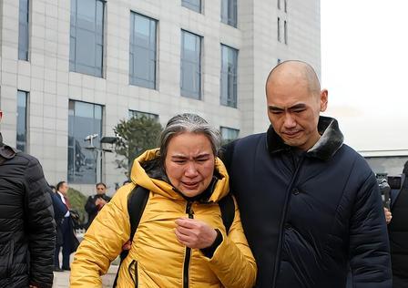 一个16岁不到的孩子，被带进审讯室时，还是学校里的班长和“学霸”；15年后走出法