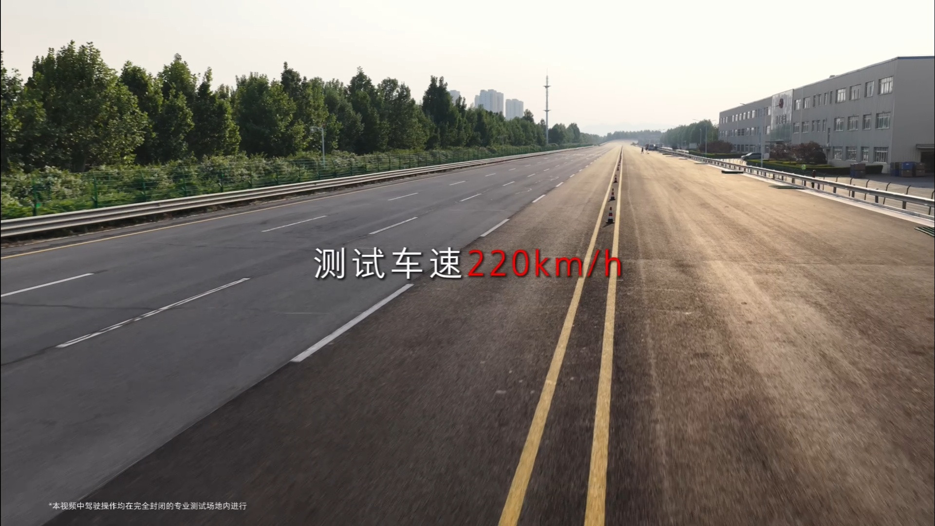 魏牌V9X高速爆胎测试到底证明了什么？221.80km/h，单侧前后轮同步爆