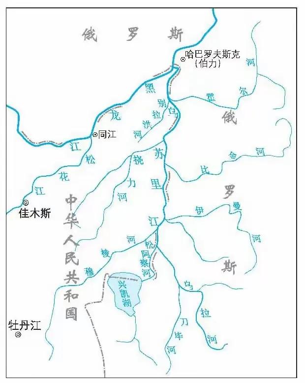 乌苏里江看着不大，水量也超过黄河了。东北地方大，当地的黑龙江水系其实很多支流都不