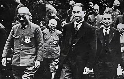 抗战时汪伪政府粮食部部长顾宝衡，因为贪污腐败，贪了日军和伪军的军粮，从白米改成糙