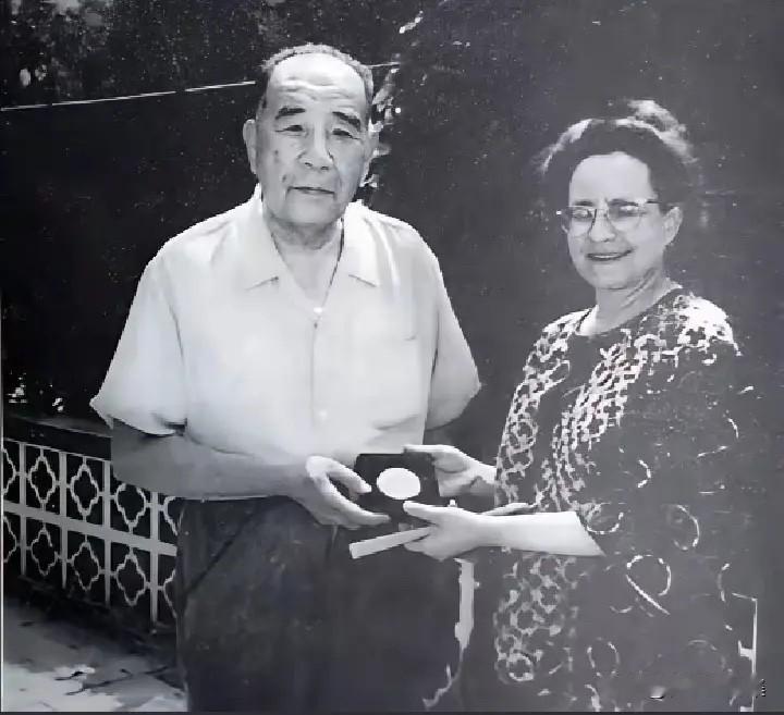 1976年7月14日，国家地震局在唐山召开会议。专家汪成民在晚间座谈会上透露：“