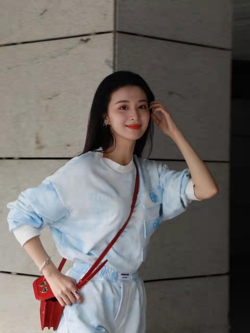 美人如斯眉眼尽是风情王楚然
