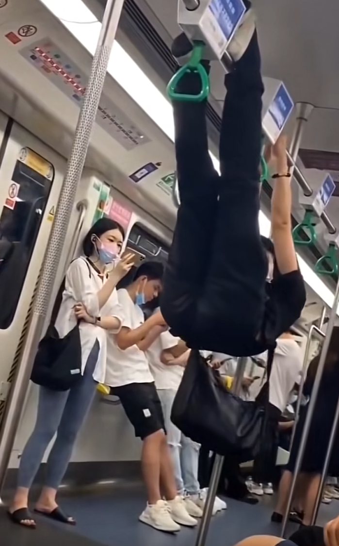 车厢里的人都这么冷静吗？