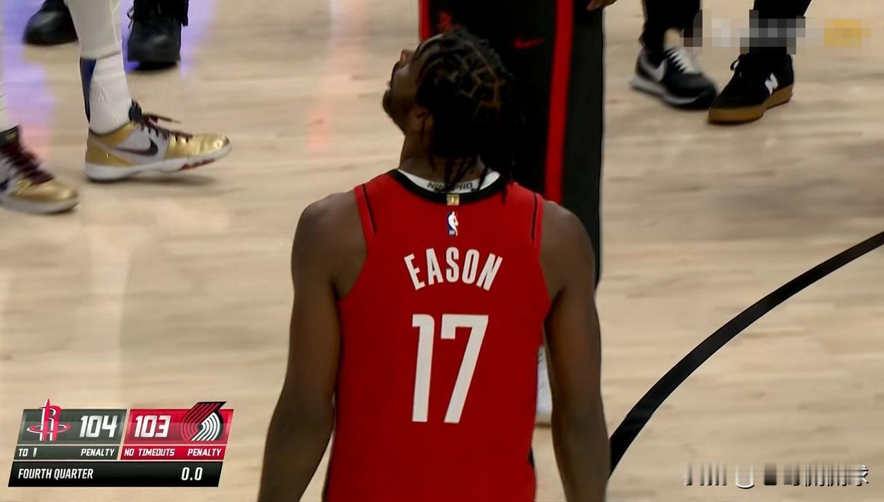 火箭大将伊森真是太把自己当回事了！在今天火箭客场以102:103惜败于开拓者的比