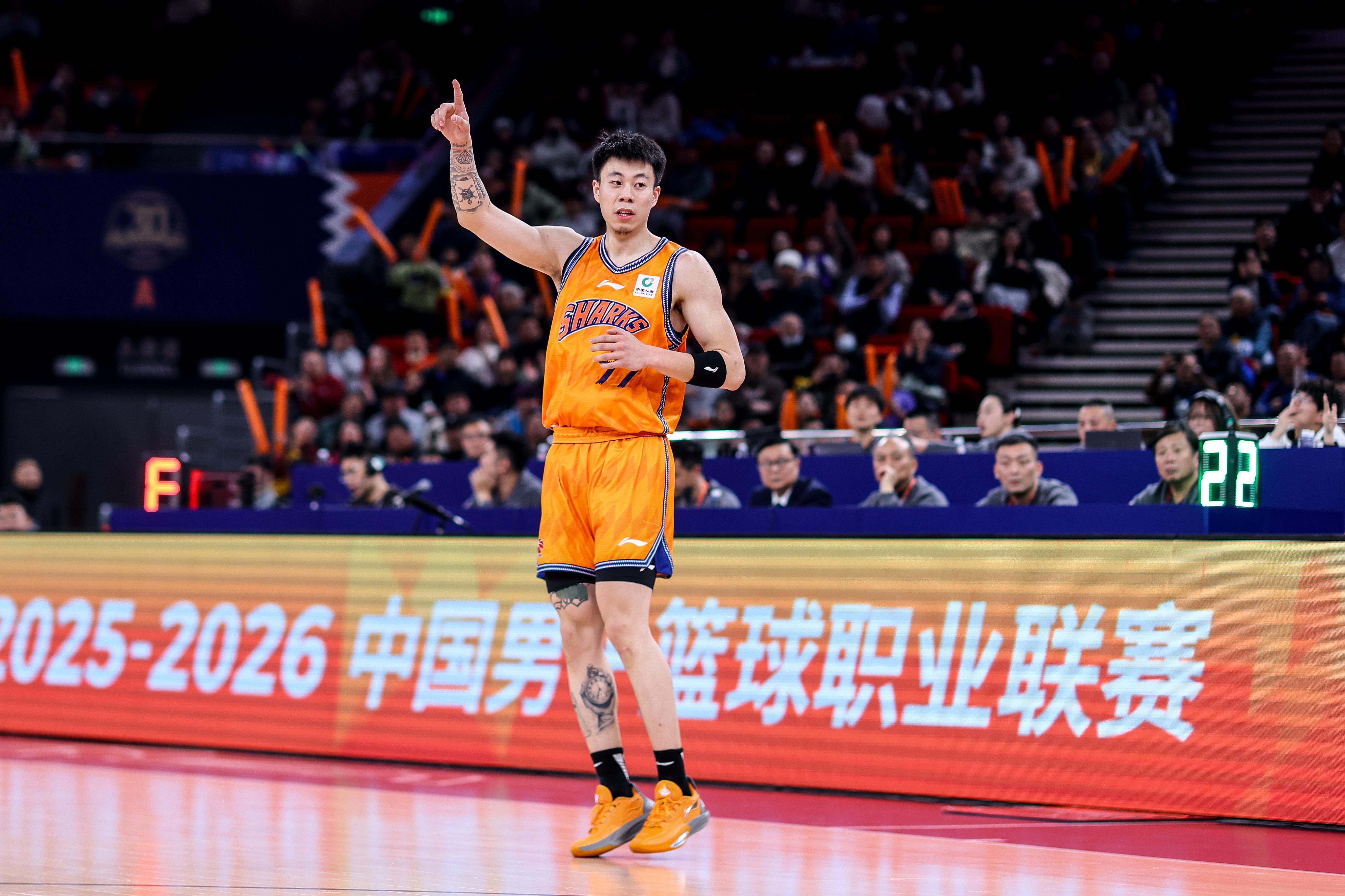 金金在上海男篮的第一个生日🎂当面给到他的祝福，和大王别无两样，希望永远健康快乐