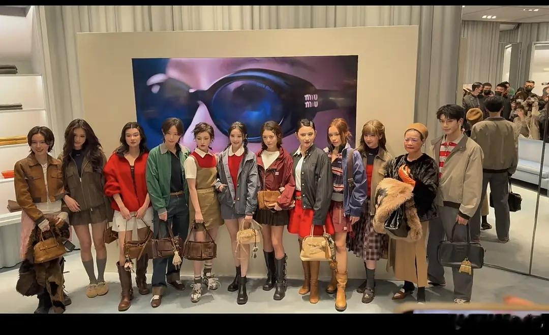 这应该算是标准双C站位吧