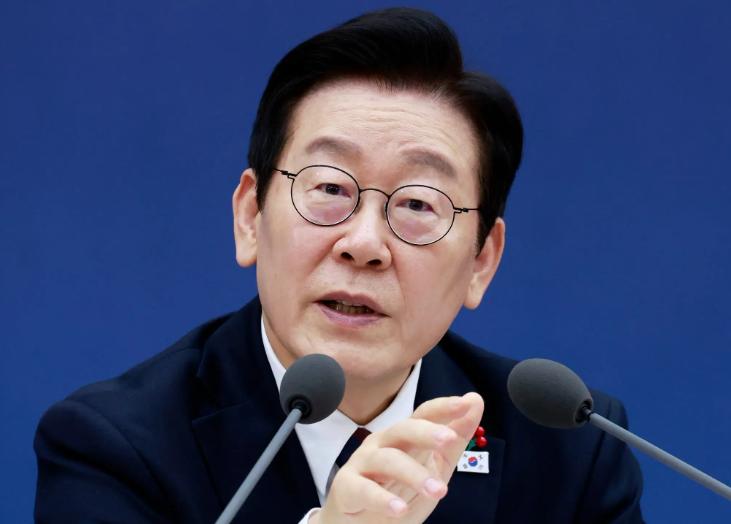 李在明终于等来王外长，24小时内，朝鲜向东部海域发射不明飞行器。8月20日，