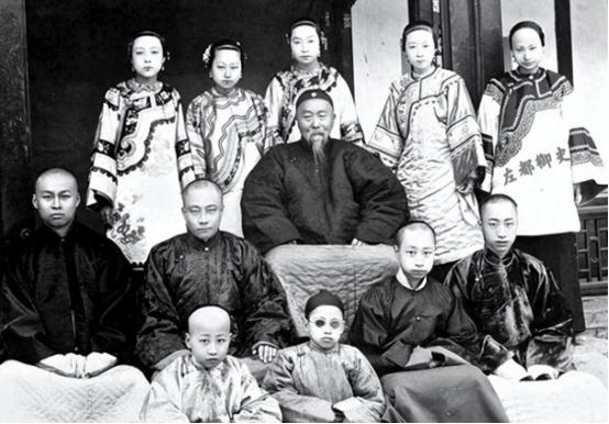 他是李鸿章的孙子，含着金钥匙出生，却因贫病交加跳河自尽！ 1953年秋天的一