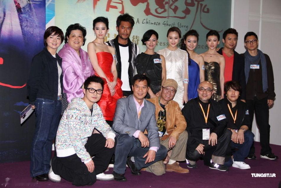 媒体真的镜头一点不放过她，古早过儿好像星期五（bushi​​​