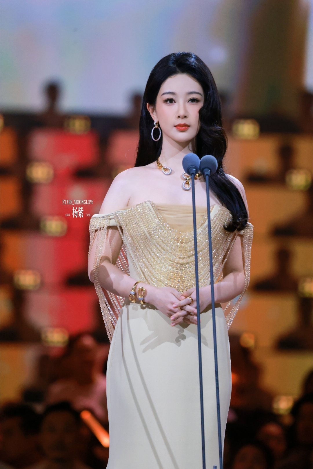 杨紫💗杨紫董竹君💗宝曼兰朵全球品牌代言人杨紫再来一万次，我也愿意伸手去