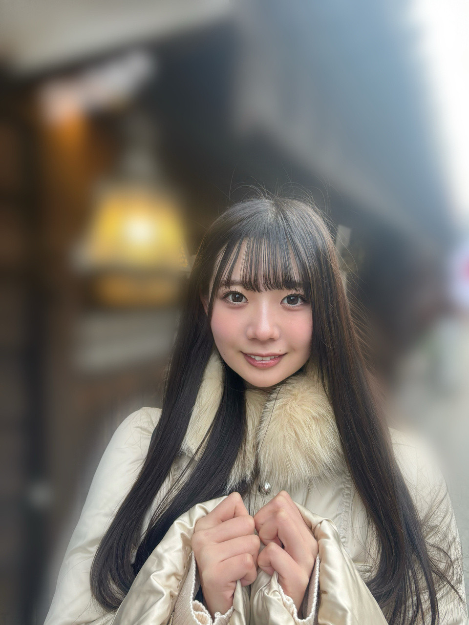 坂井新奈「1、2年前だけど午年なので🐴との写真！なんだか、絵みたいな景色でした