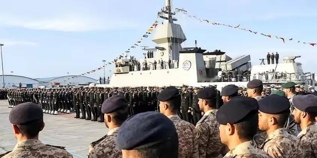 伊朗宣布开放霍尔木兹海峡，专门和白宫对着干：非军舰都可以通过！美国刚放出消息要