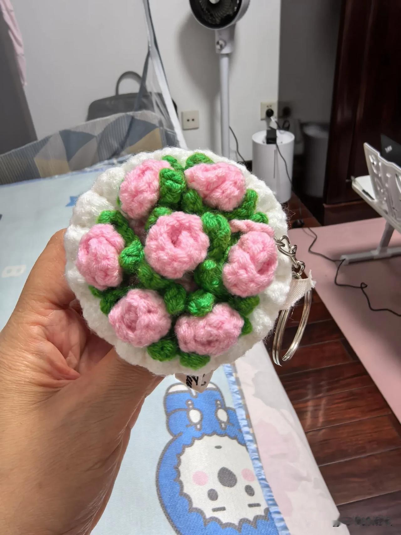 不知道从什么时候开始，原来大手大脚的我突然变得畏首畏尾的了。品牌化妆品不敢用了