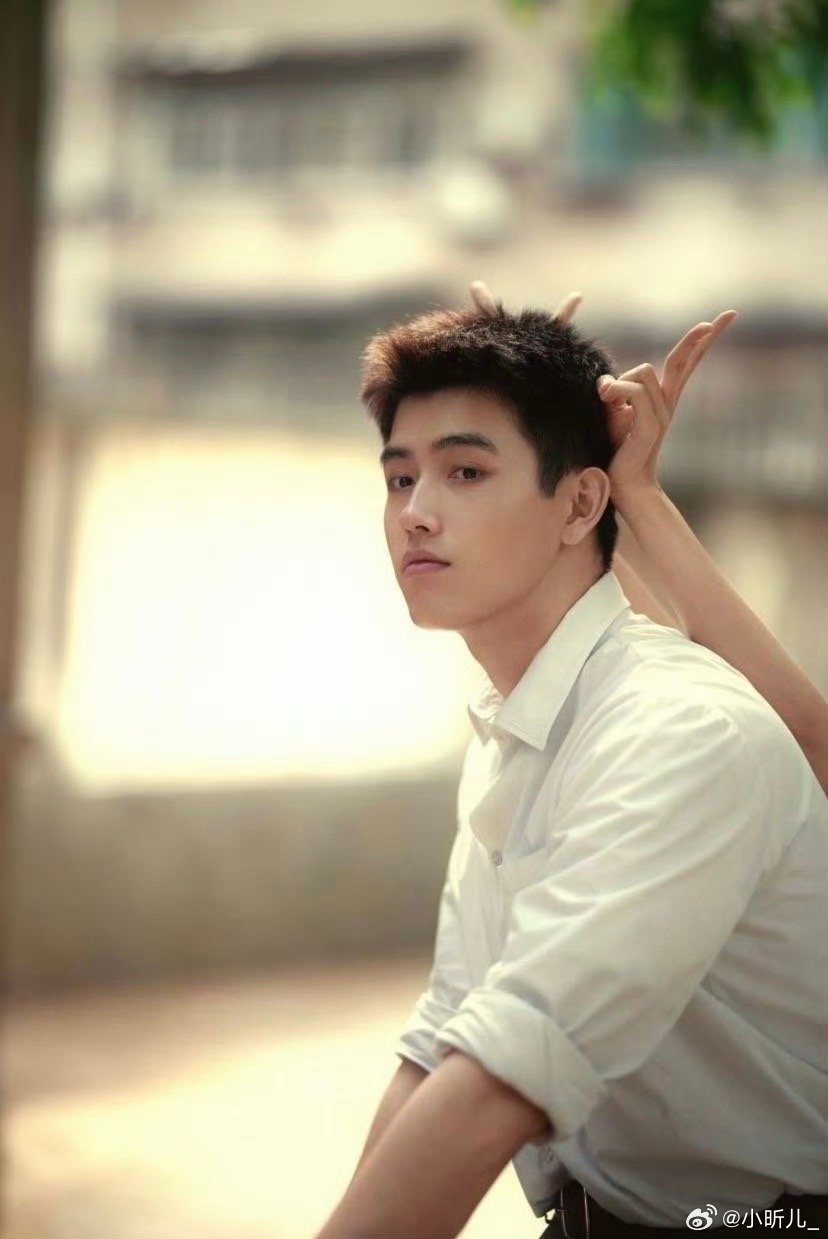 陈飞宇爷奶喜欢的乖孙上新了陈飞宇新角色太戳长辈了，清爽周正、气质沉稳，懂事又有