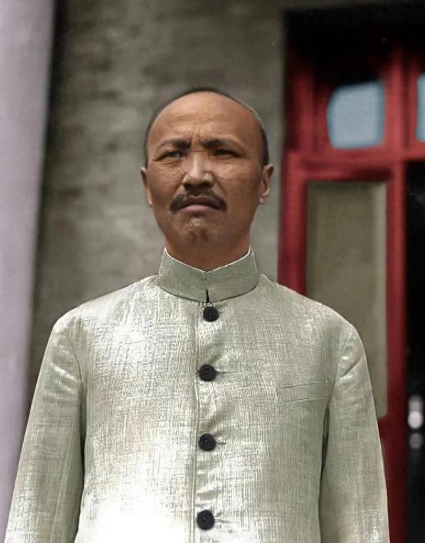 1934年深冬，银川城内一片惨状。参战士兵冻掉手脚、耳鼻，战死的尸首埋不进冻土，