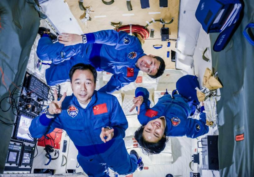 为什么大家都不提中国空间站了？没脸提，跟国际空间站差距太大。 国际空间站确实