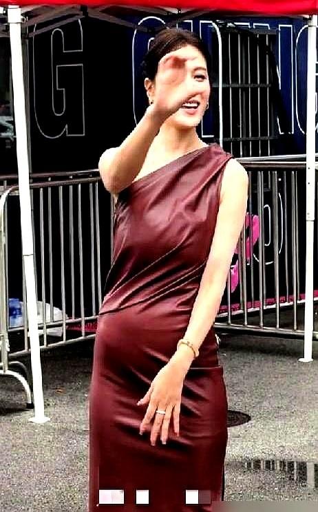 中年女星身材管理，真不是短期吃草就能搞定的。阚清子产后8个月冲《乘风2026