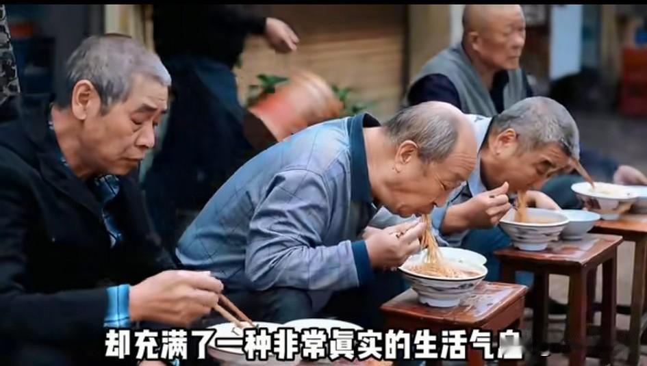 老外的早餐也就是喝杯牛奶，吃块面包，如此而已。当老外看到中国人的早餐视频，他们不