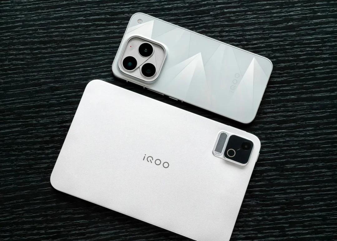 今年最强安卓小平板长这样！传了很久的iQOO小平板终于定档了，名为「iQO