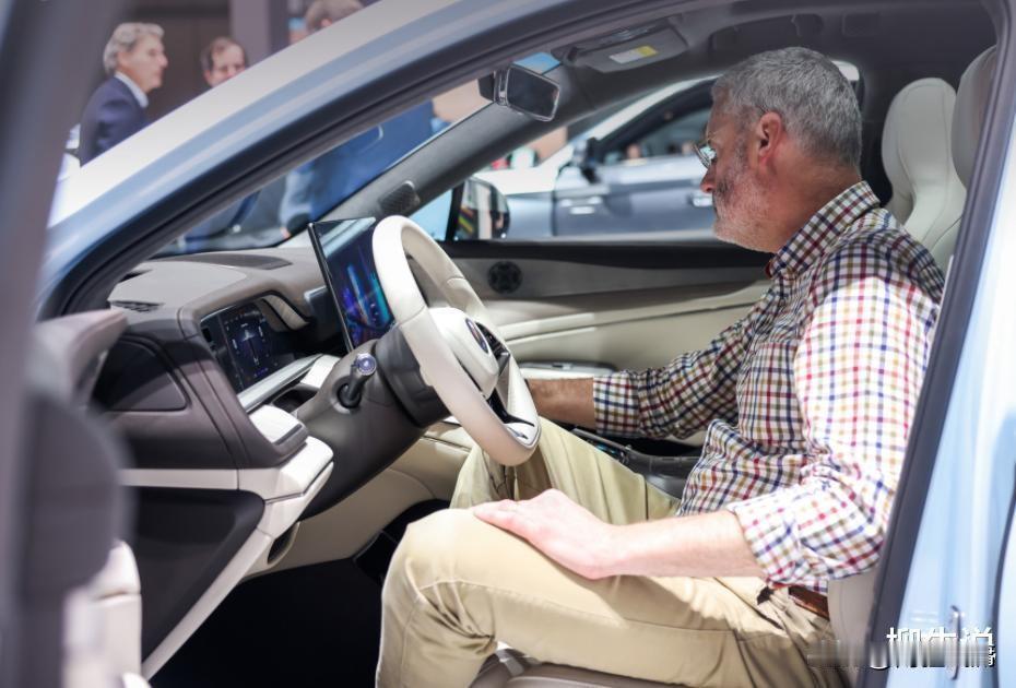 2025比亚迪出口要冲百万辆！国际资本抢着看好，太猛了家人们谁懂啊！比亚迪