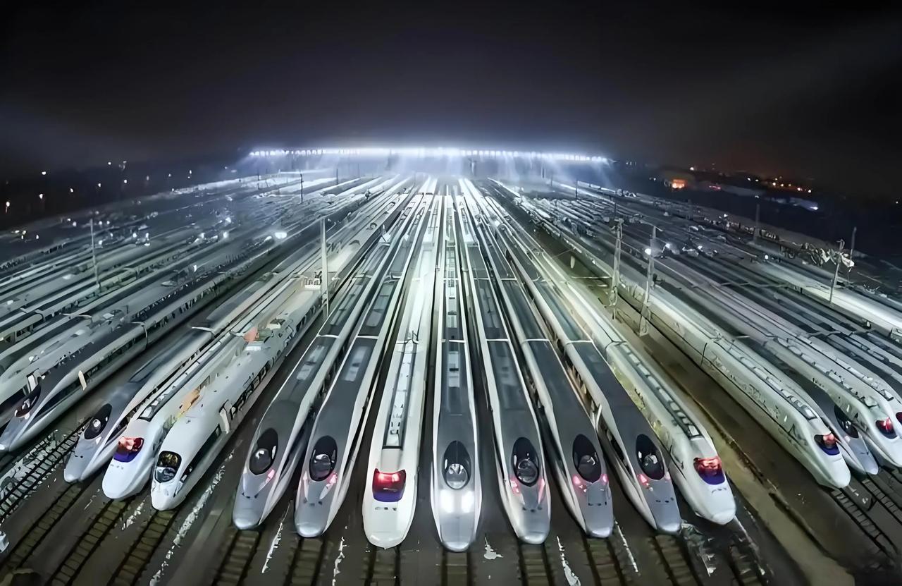 越南120公里高铁线路总投资约56亿美元，前10几天开工了，建设方是德国西门子。