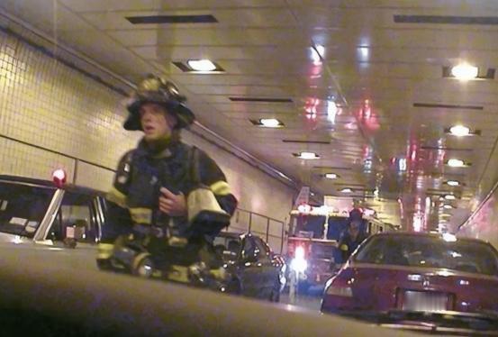 2001年，美国消防员加里•博克斯在911事件中失踪，消失的无影无踪，至今遗体都