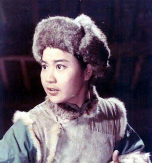 1988年，“小常宝”齐淑芳带领30名演员留美不归，背叛祖国抛弃丈夫，并