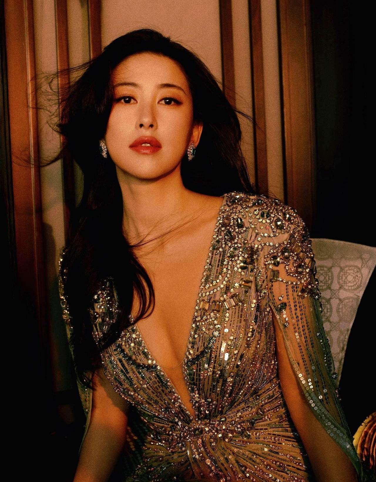 圈内疯传女星上位靠“献祭”？辛芷蕾直接把威尼斯影后奖杯，砸在了这群人的脸上。这事