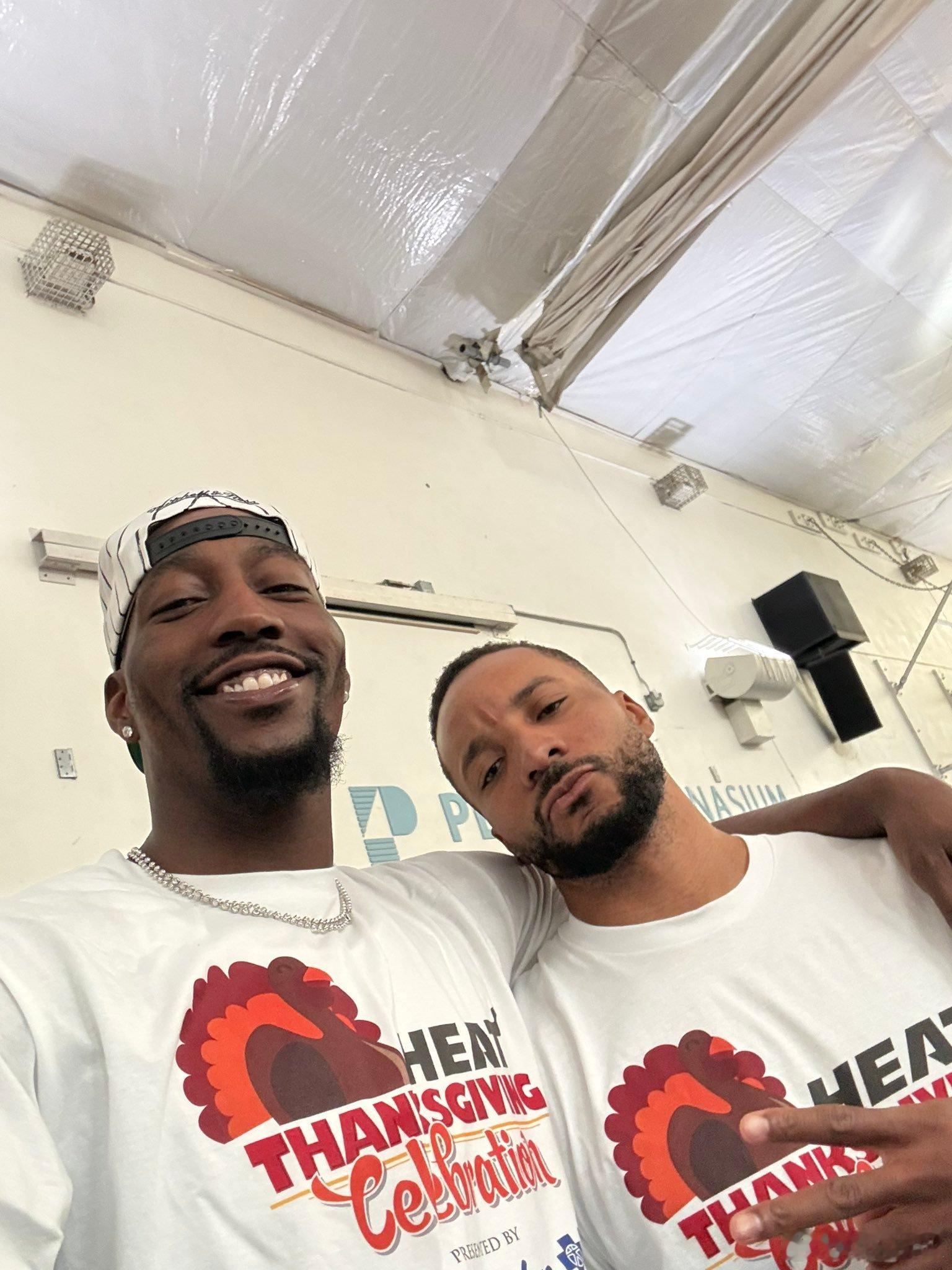 鲍科比那么严肃干嘛，笑一笑