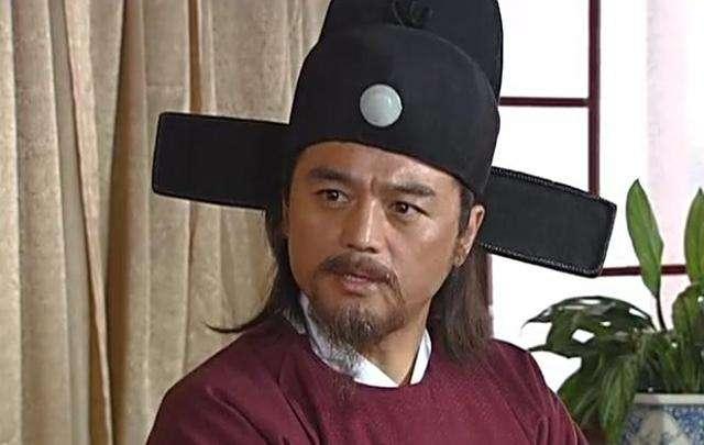一个车夫被杀，朱元璋勃然大怒，要宰相以命偿命。宰相慌了，开始结党谋反。十年后，三