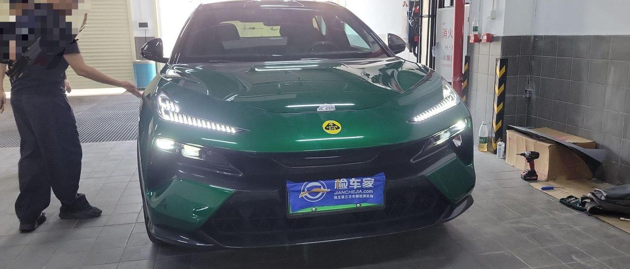 新车82万，开一年只卖47万，世界知名跑车品牌的电车，保值率也这么惨？前两天囊