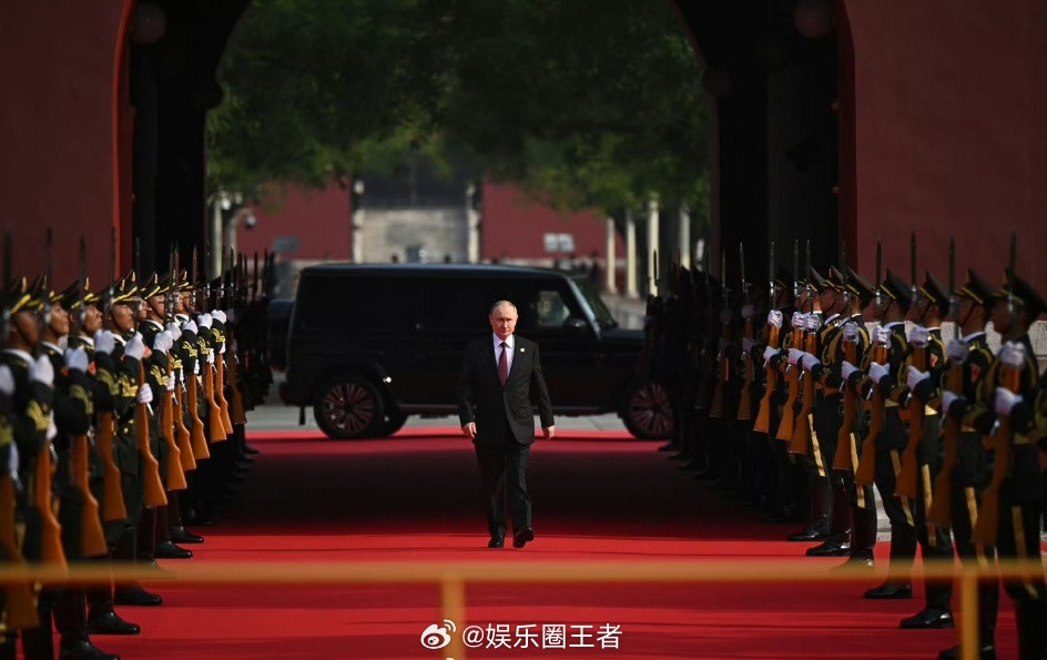 新华社出图确确实实比法新社的出图完美的太多了，还是咱妈自己会拍，完胜​​​