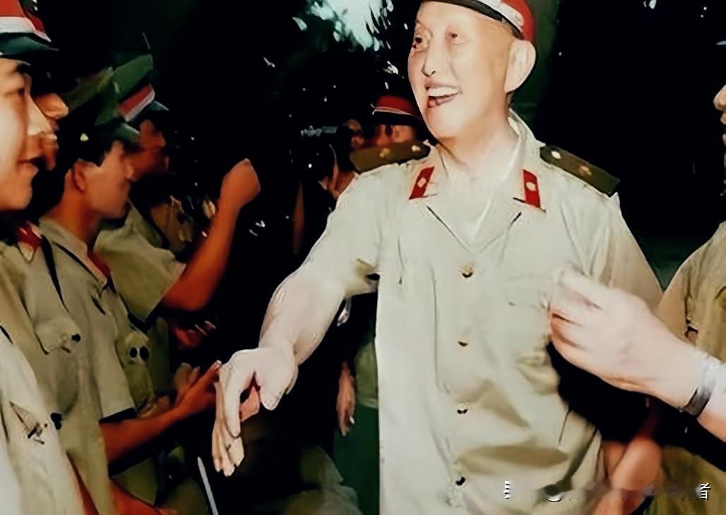 1975年贺龙追悼会，洪学智自费从东北返京：没通知我，也要去鞠个躬。洪学智这辈子