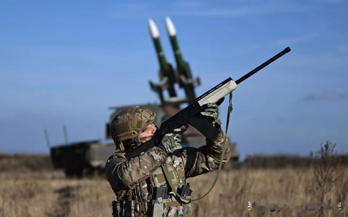 俄国防部11月25日发布综合通报：俄各集团军所辖战术航空兵、导弹兵及