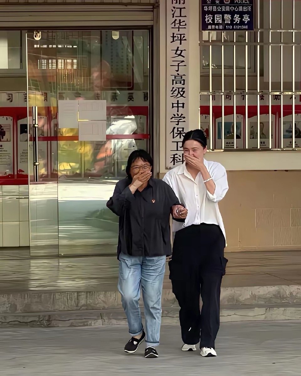 原来宋佳是真的实地考察过张桂梅​​​