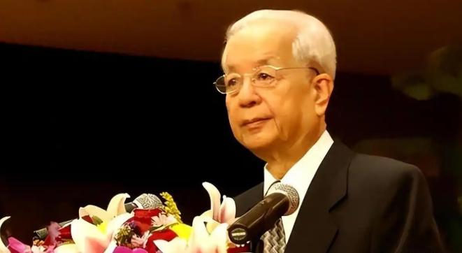 钱其琛驻苏十年发现：苏联年轻人被灌输“境外不如苏联”，1.5%权贵垄断资源，85