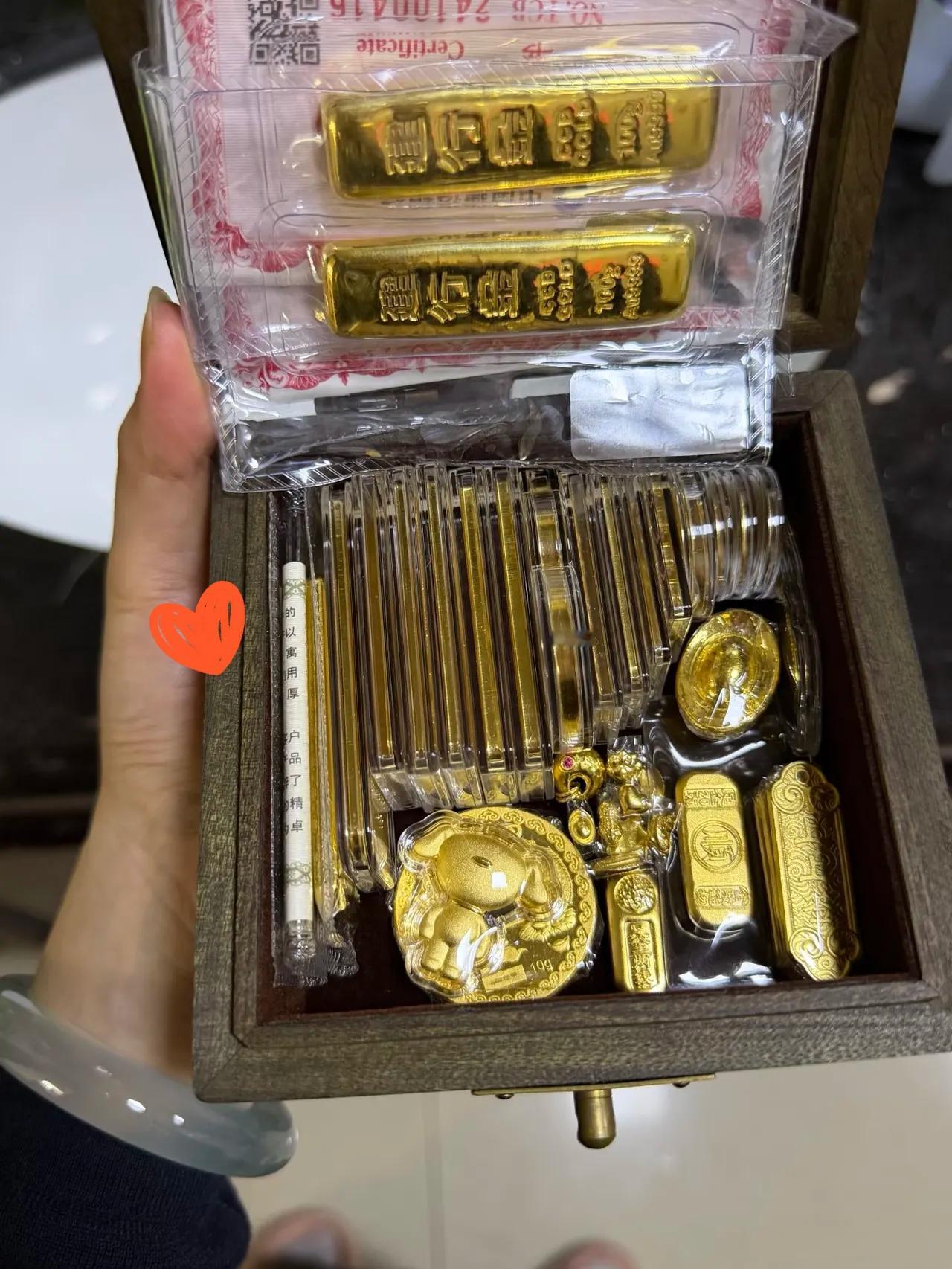 大年初六，金价突然跳水！昨天还在1132一克，今天直接跌到1108一克，一天