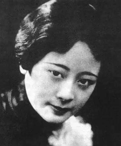 1942年，戴笠打电话给沈醉，让他去接一位22岁的漂亮姑娘，车还没停稳，姑娘便急