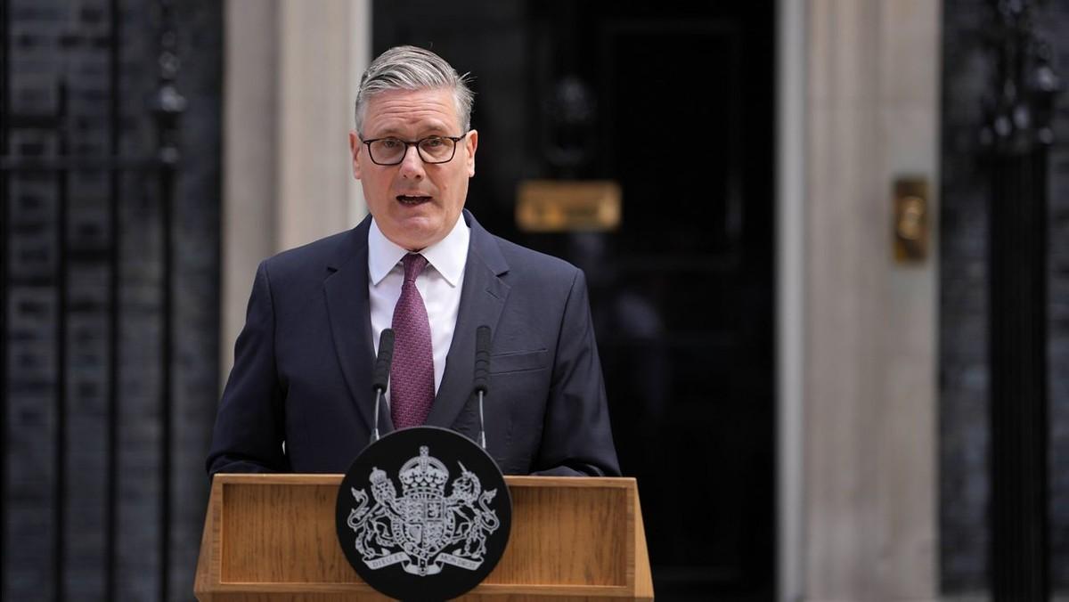 被问到如何评论斯塔默辞职？中方回了一句话英国首相斯塔默宣布辞职，有记者追问中方