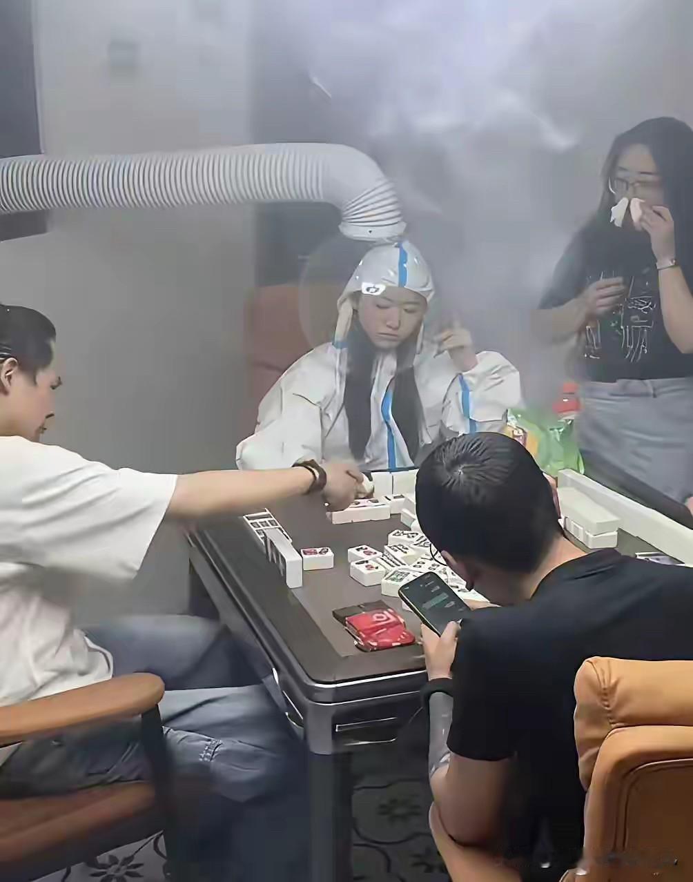 我的天呐，这人打麻将真是上瘾了吧……
