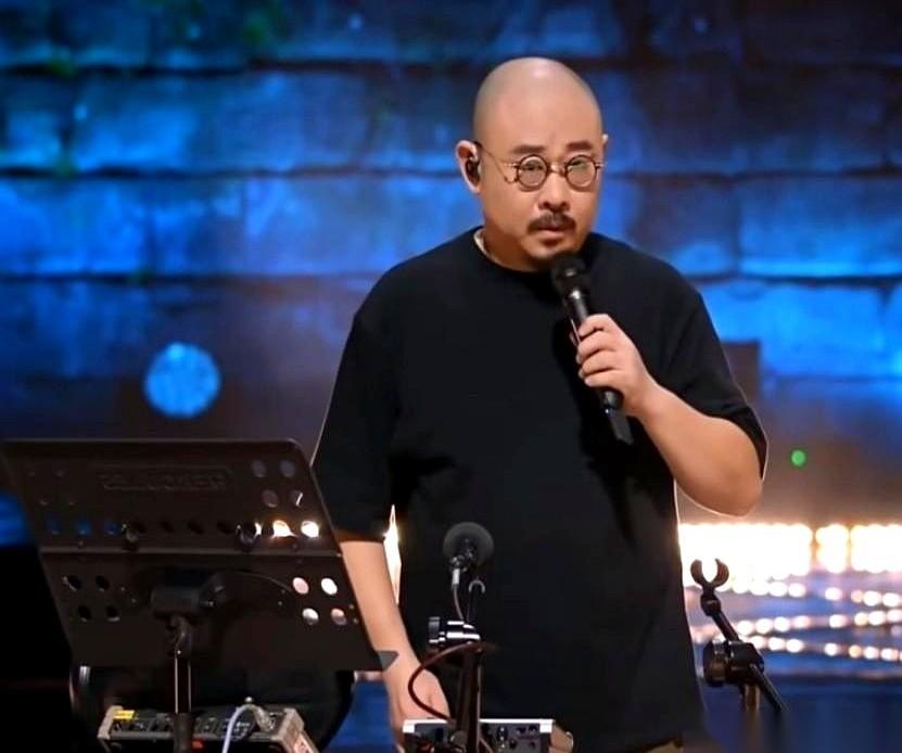 9月12日晚，刀郎搞了场名叫“山歌万里”的线上音乐会。三个平台同步推流。上百万