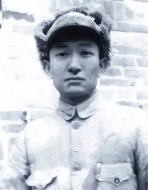 1949年的宁波刚解放不久，空气中还弥漫着硝烟的味道，时任22军军长的孙继先，正