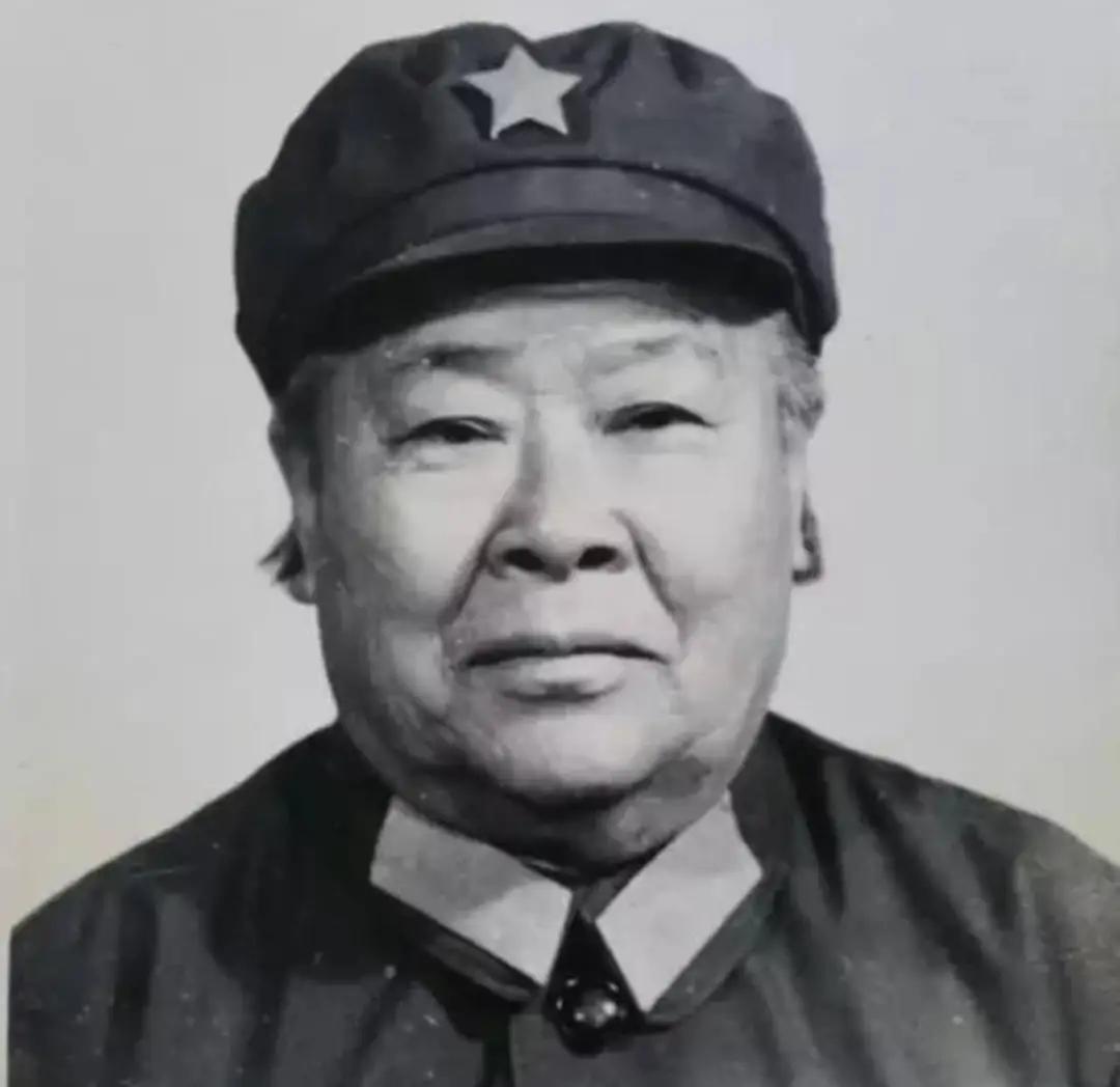 武艺最高强的女红军：比武赢过许世友，铁拳击毙战马，100岁和武功大师过招……