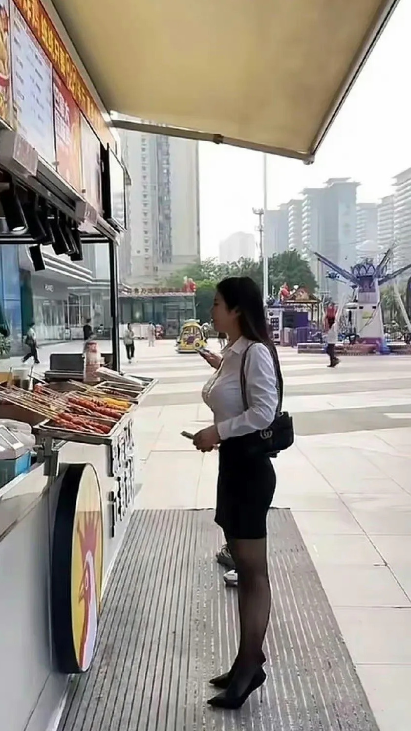 不仔细看还以为这是一个人[捂脸哭]