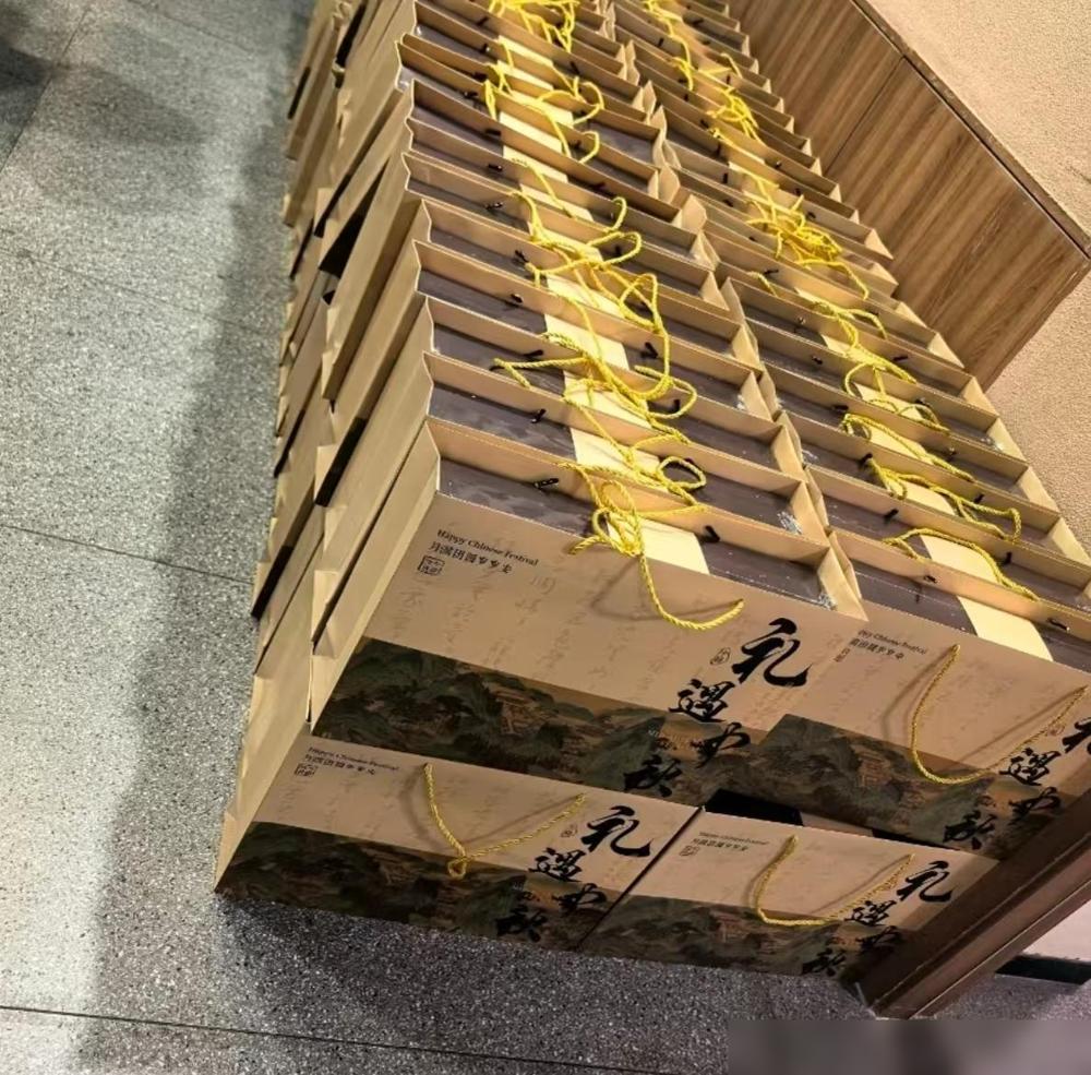 我们公司保洁，上了17天班，突然不来了。人事打电话问，她说：中秋发福利，全公司都