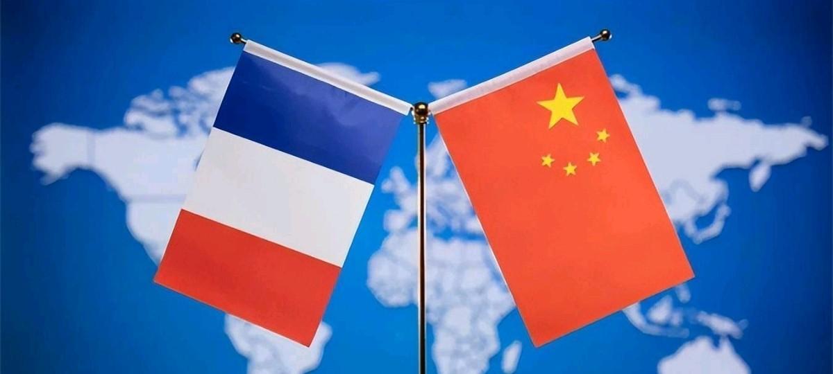 马克龙的表态非常让人失望！10月15日，我们王毅外长与法国总统外事顾问博纳举行第