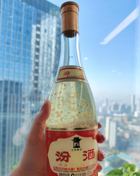 汾酒是所有白酒中最干净的酒吗？就这么说吧，汾酒比市面上卖的任何一款酒都要干净