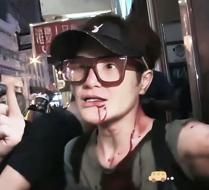 满屏都是马蹄露写给邓炳强的信！这封信，真的看哭好多人。一个香港的普通演员，