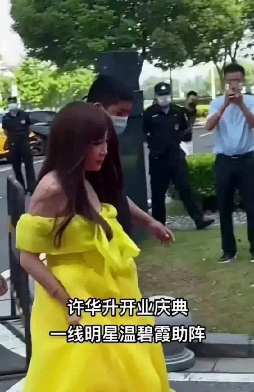 温碧霞，别人镜头下的她和自己镜头下的她。好像一样，又好像不一样。